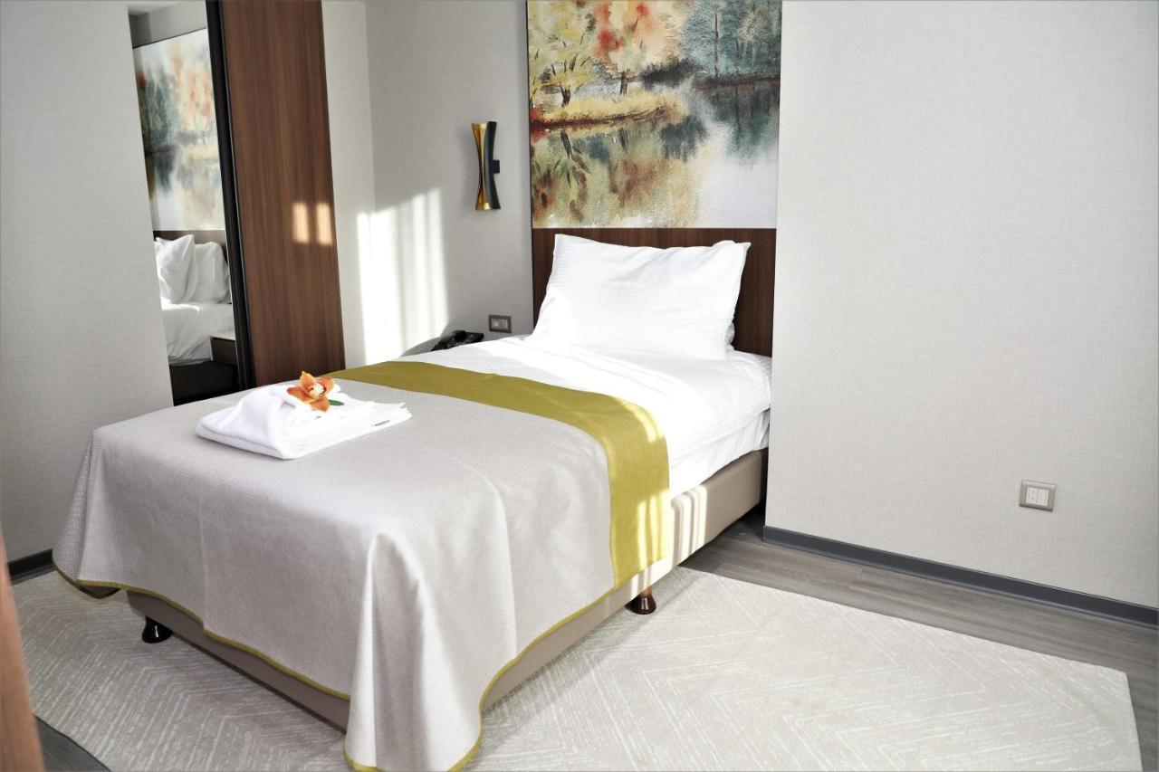 Limak Skopje Luxury Hotel Exterior foto A single bed