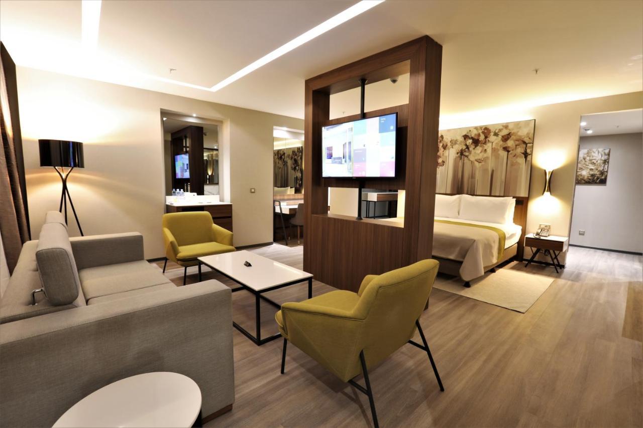 Limak Skopje Luxury Hotel Exterior foto A suite at the hotel