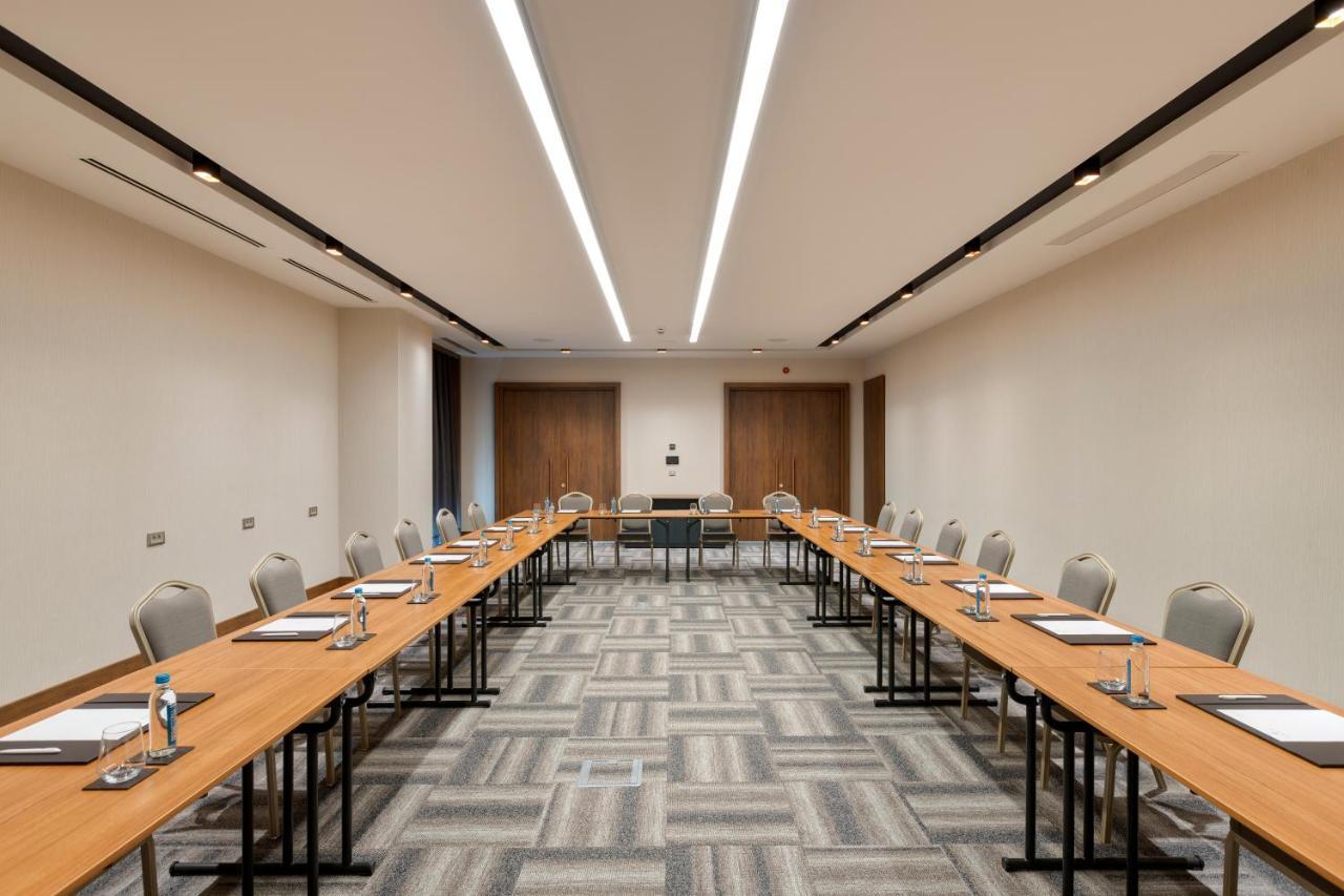 Limak Skopje Luxury Hotel Exterior foto Meeting room